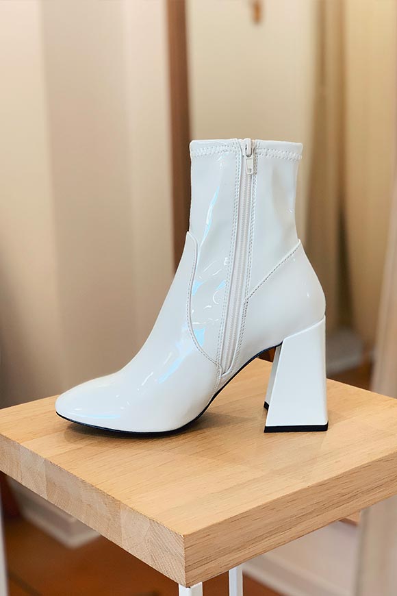 Steve Madden - Row white patent leather ankle boots