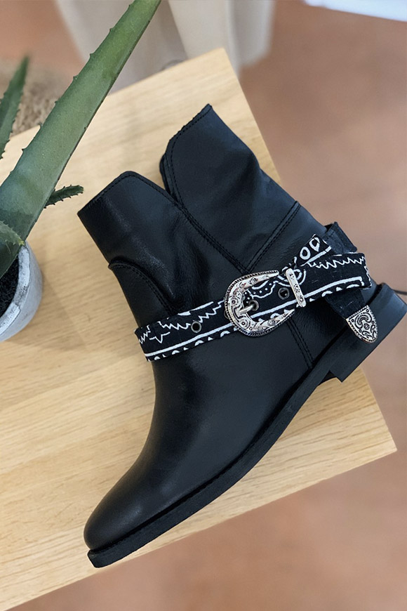 Ovyé - Ankle boots with bandana and internal wedge