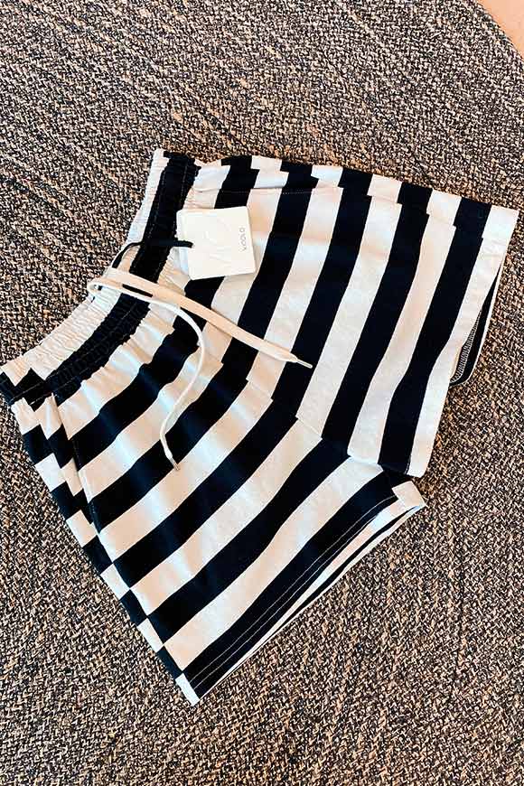 Vicolo - Butter and black striped shorts