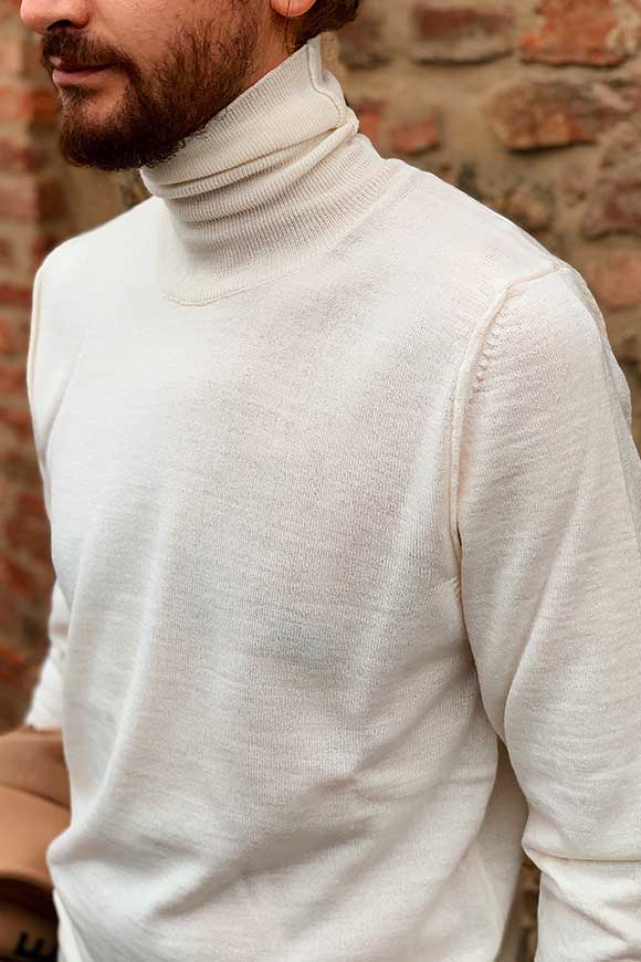 Imperial - Basic white turtleneck sweater
