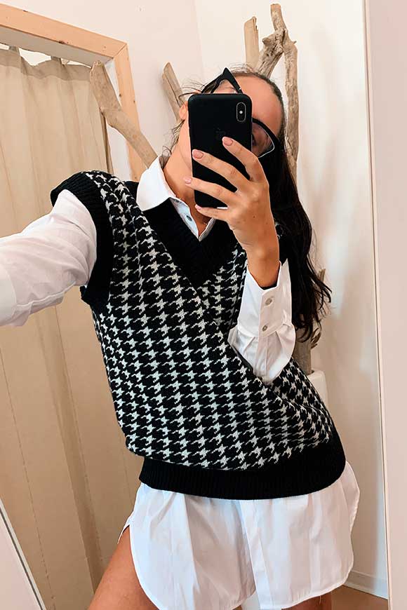 Vicolo - Black and white houndstooth vest