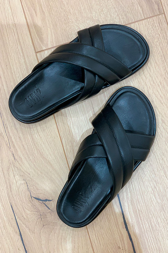 Ovyé - Black woven leather slipper