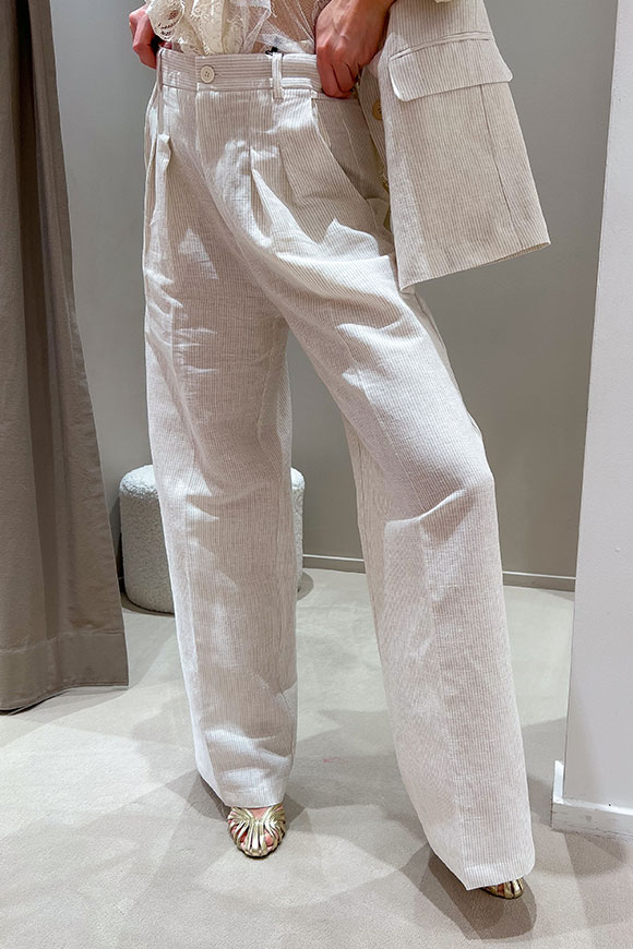 Vicolo - Pantaloni microriga sabbia, bianco a palazzo wide leg in lino