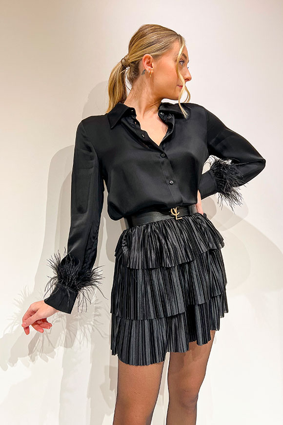 Tensione In - Black satin shirt with feathers on the sleeve