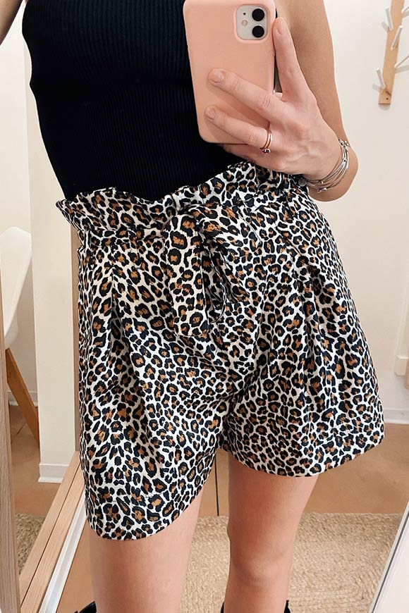 Vicolo - Leopard shorts in light fabric