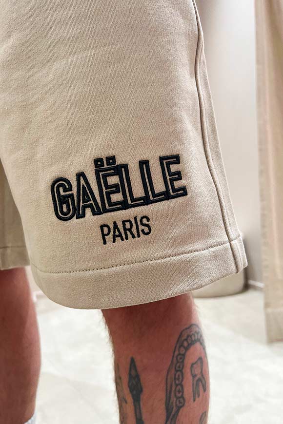 Gaelle - Bermuda shorts with embroidered logo