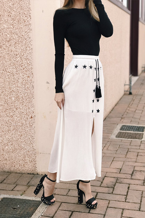 Glamorous - Long white skirt with black embroidery and tassels