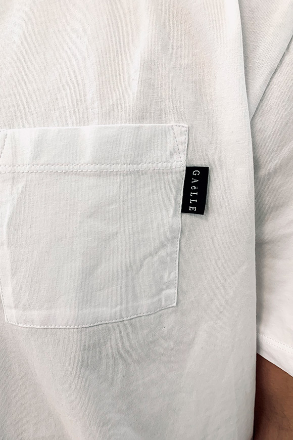 Gaelle - Basic white shirt with pocket