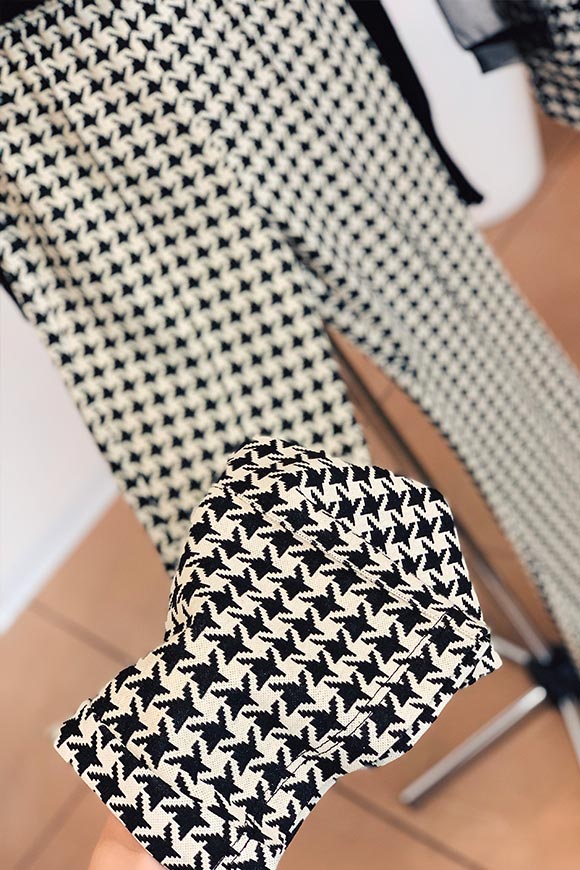 Vicolo - White and black houndstooth trousers