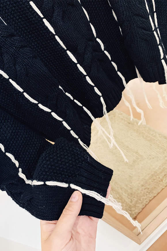 Vicolo - Black braided sweater with white filaments
