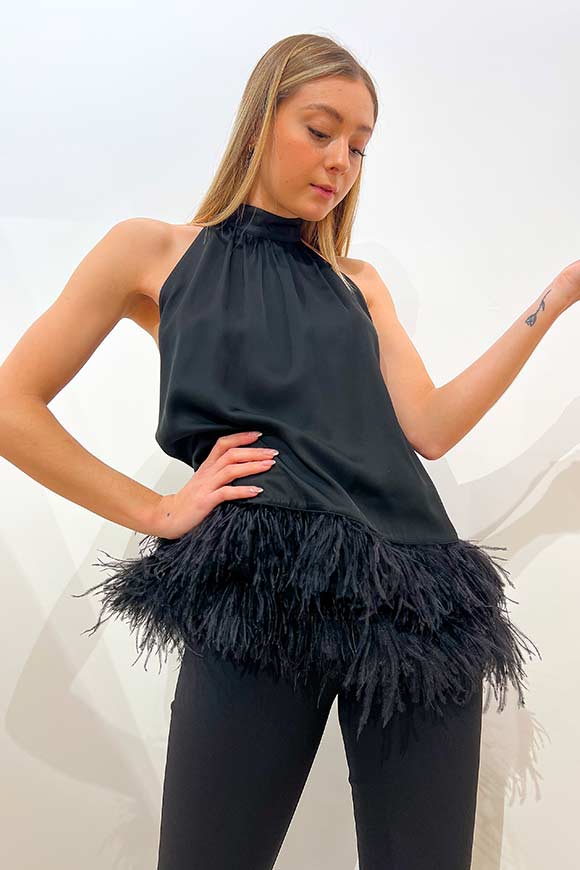 Vicolo - Black America-neck top with feathers on the bottom