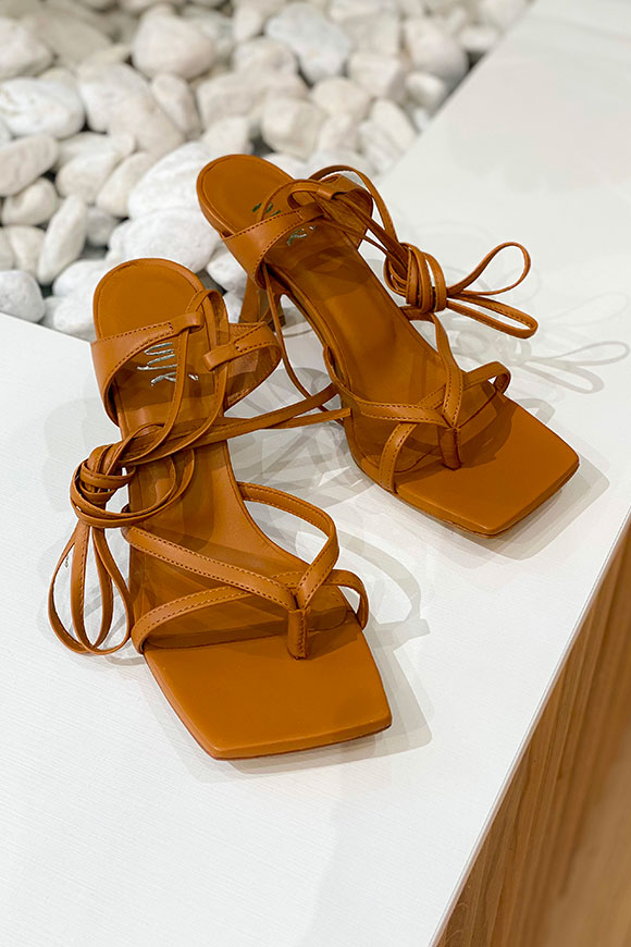 Ovyé - Slave leather thong sandals