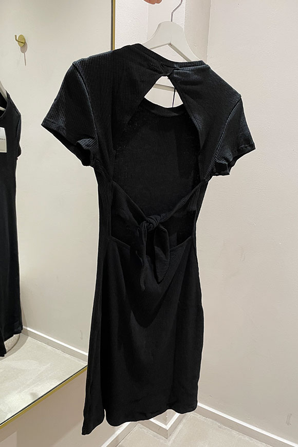 Glamorous - Vestito nero cut out e fiocco sul retro