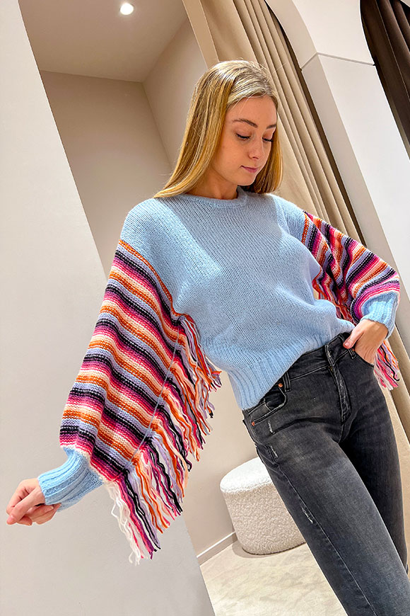 Vicolo - Light blue sweater with colored sleeves and fringes