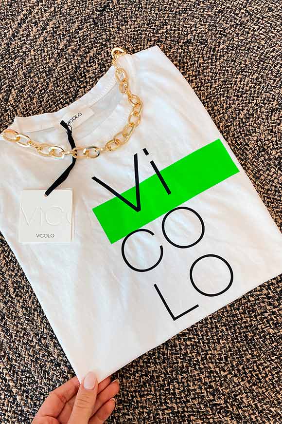 Vicolo - T shirt bianca banda verde neon catena oro