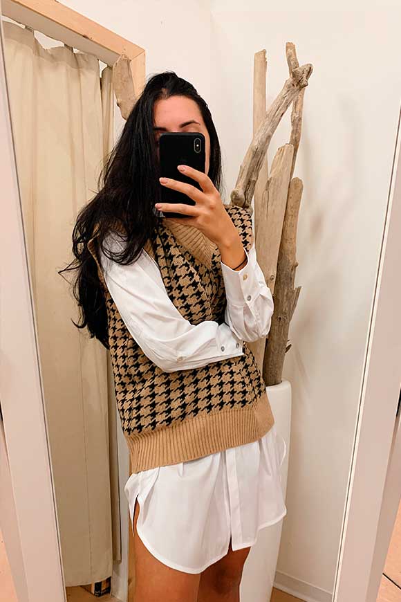 Vicolo - Beige and black houndstooth waistcoat