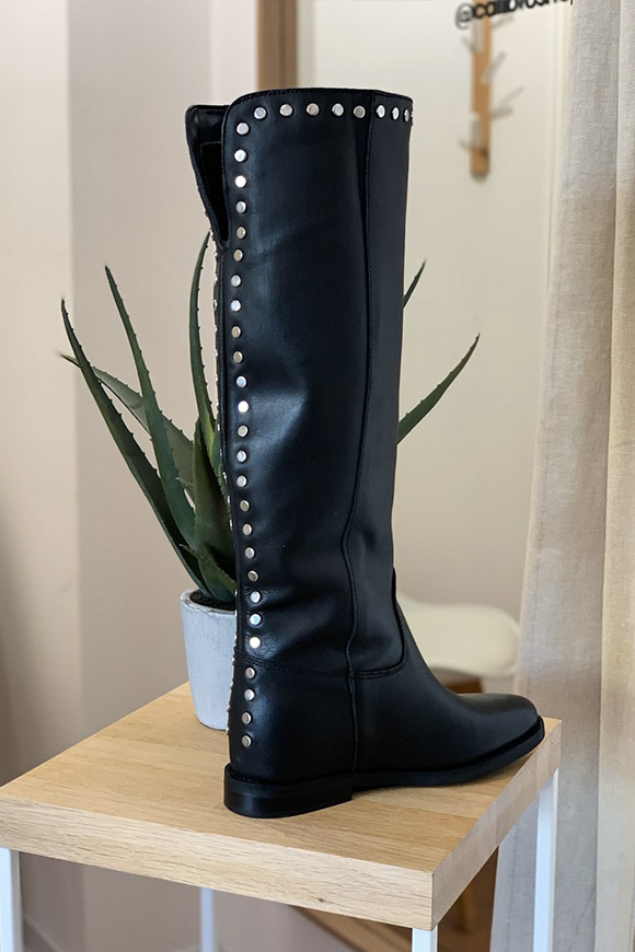 Ovyé - Black boots with studs on the back and internal wedge