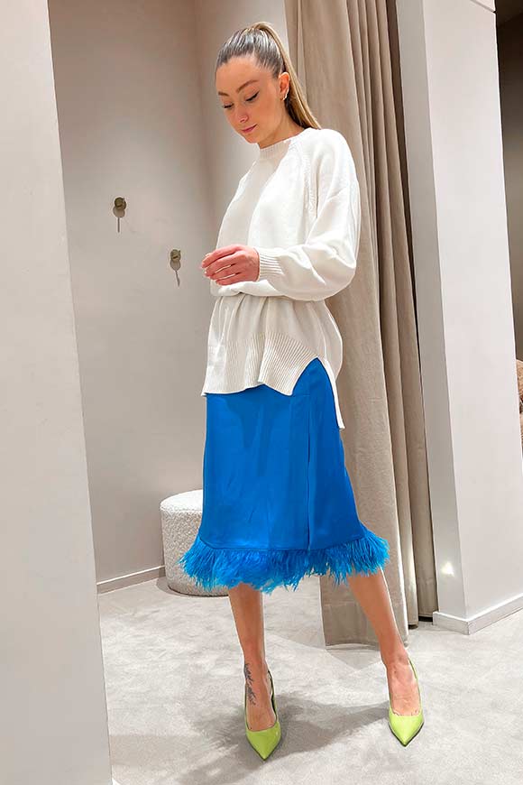 Vicolo - Periwinkle midi skirt in satin with feathers on the bottom
