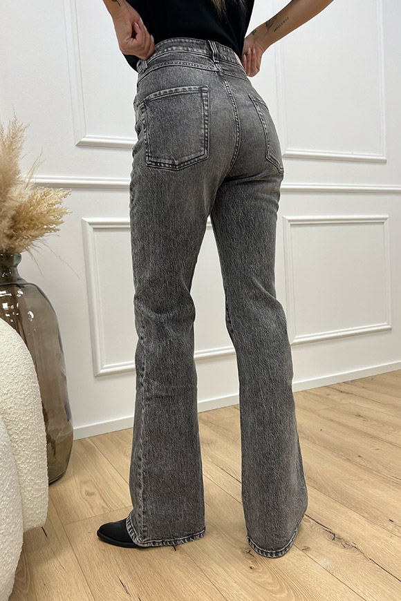 Icon Denim - Jeans "Natie" flare lavaggio grigio