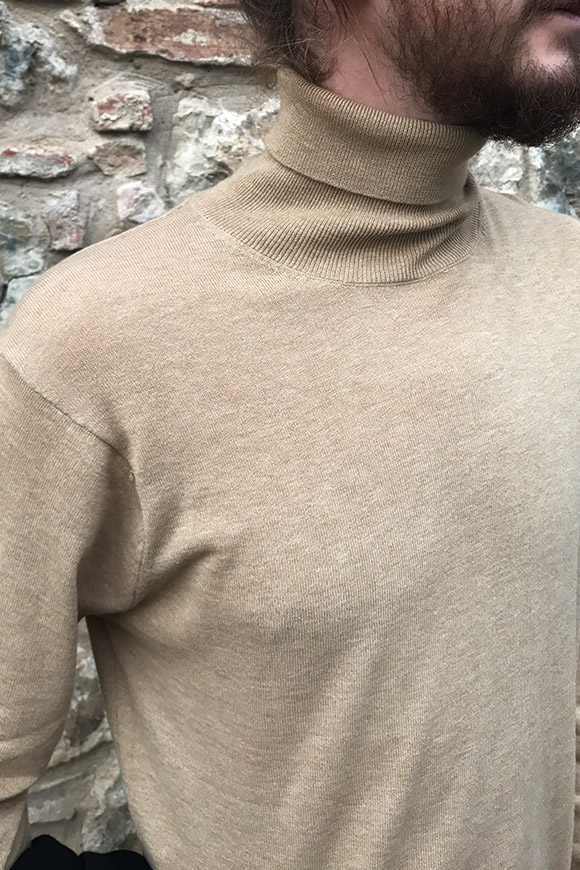 Minimum - Camel turtleneck sweater