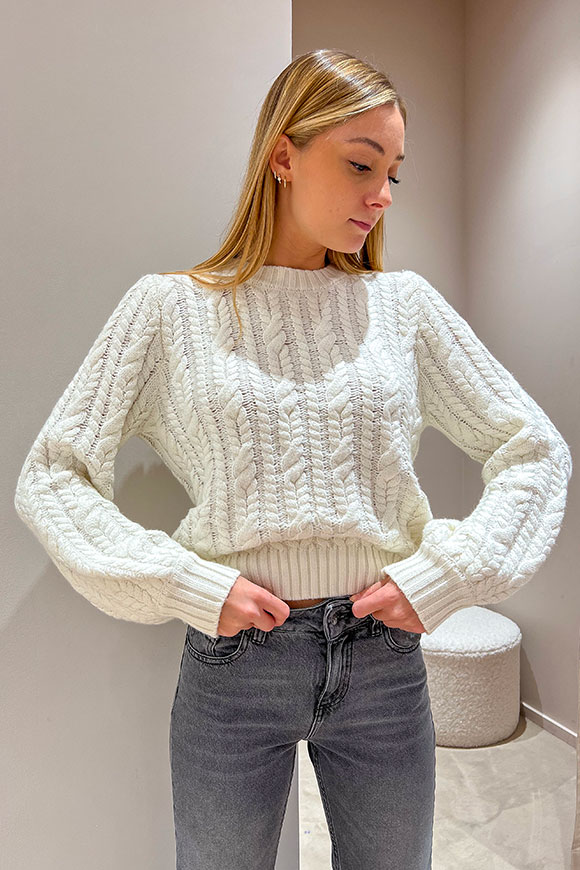 Vicolo - White cable sweater with balloon sleeves