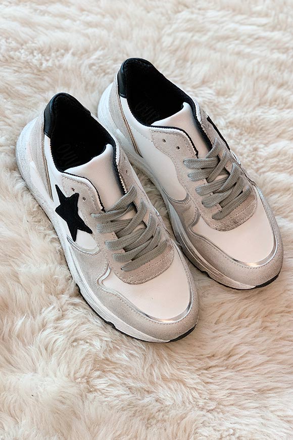 Ovyé - White running sneakers with black leather star