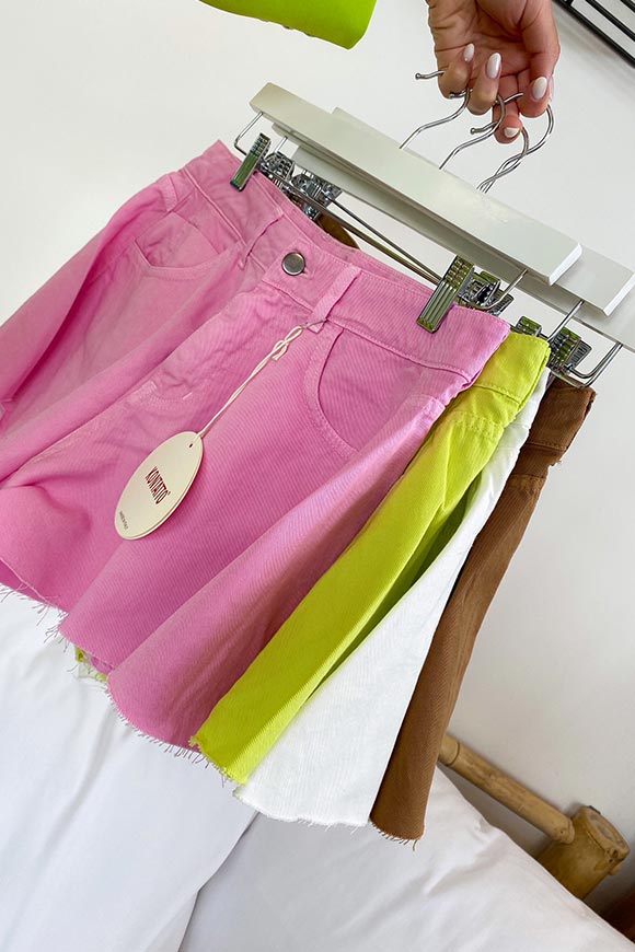Kontatto - Pink bell-shaped denim shorts