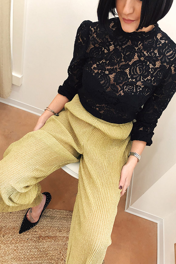 NA-KD - Gold pleated palace trousers