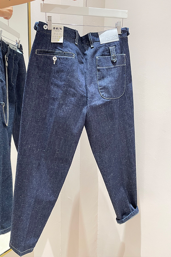Berna - Buttoned blue jeans with burnished chain
