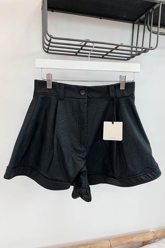 Vicolo - Black flared shorts in faux leather