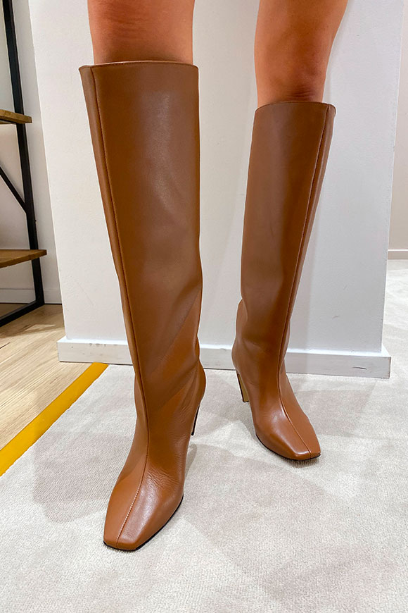 Ovyé - Leather boot with wide leather leg