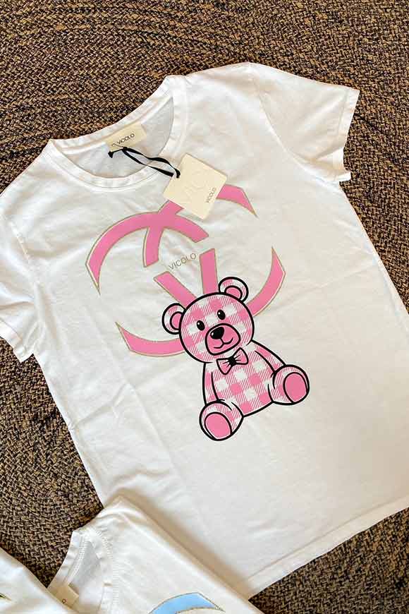 Vicolo - T shirt bianca con logo “Chanel” rosa + orsetto