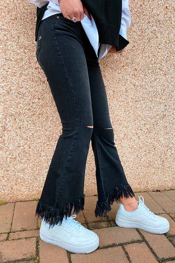 Vicolo - Gisele black fringed trumpet jeans with cuts