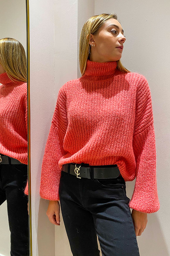 Kontatto - Coral turtleneck sweater with wide cob point