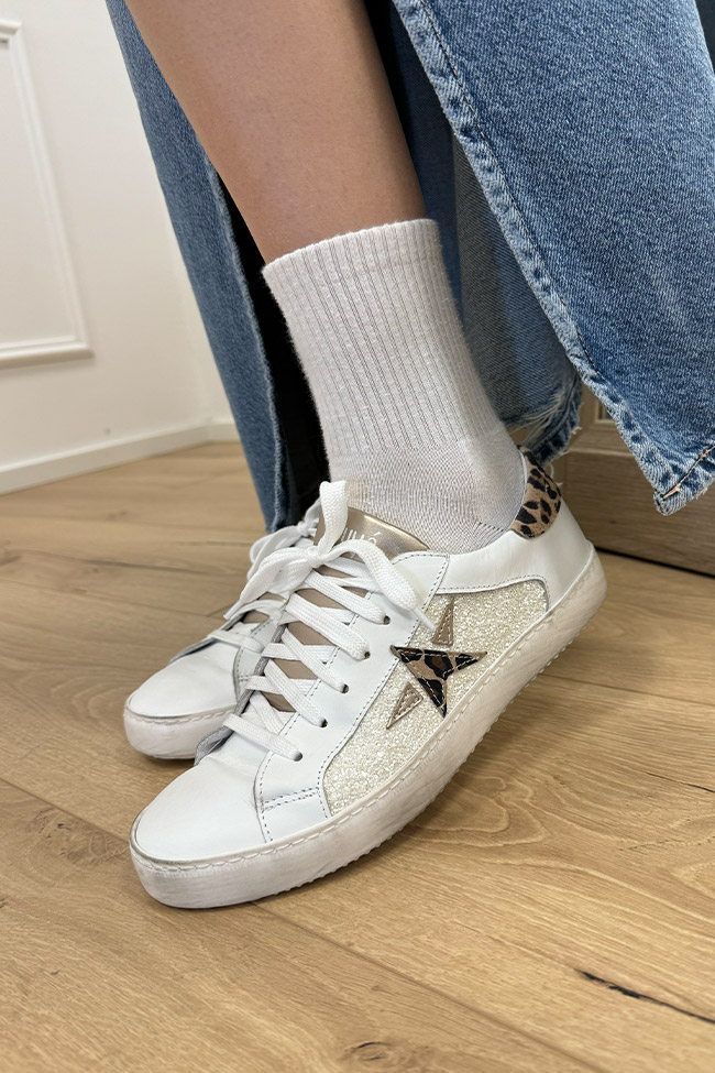 Ovyé - Sneakers bianca con glitter e dettagli maculati