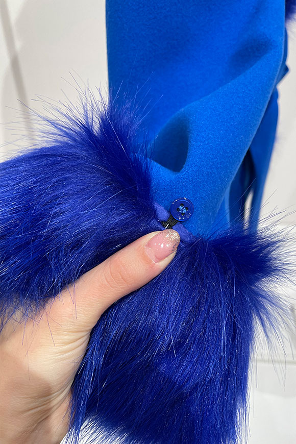 Vicolo - Cappotto blu royal in panno con ecopelliccia