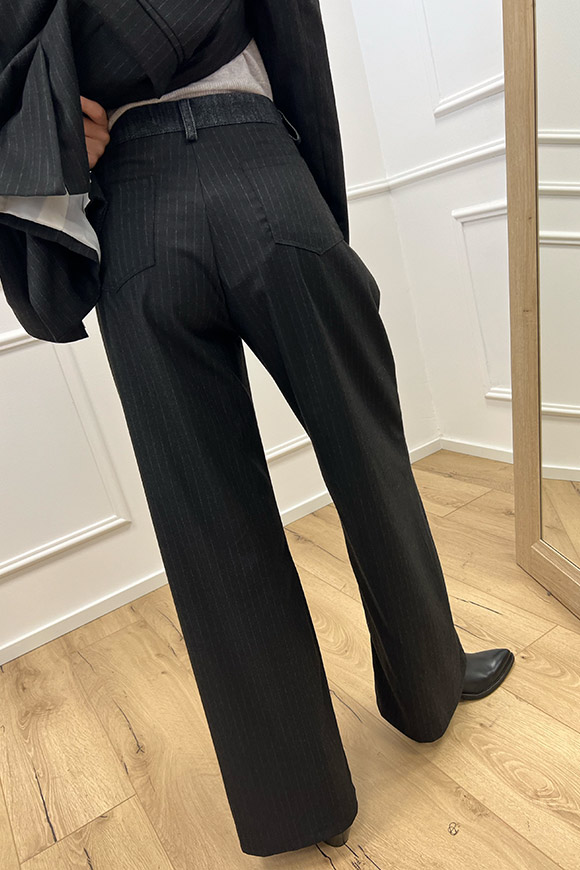 Haveone - Pantaloni neri gessati con dettagli in denim
