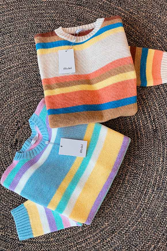 Motel - Striped sweater in shades of orange, sand and light blue
